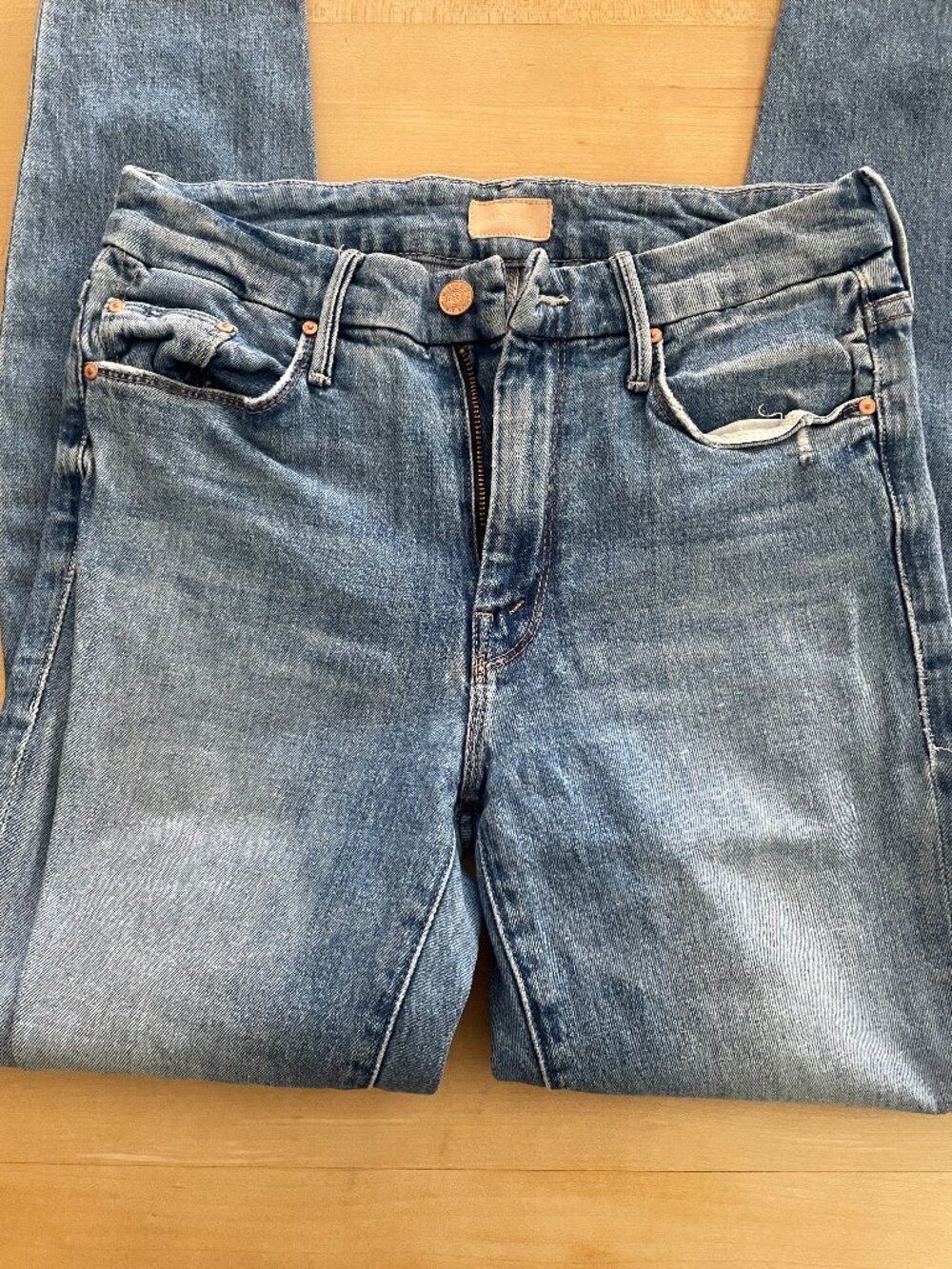 Mother Jeans The Looker Ankle Fray